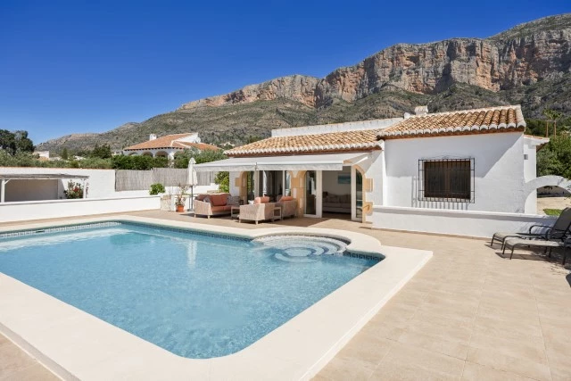 4-Bedroom Montgo villa on a large, flat & quiet plot - Main