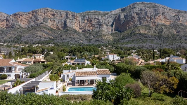 4-Bedroom Montgo villa on a large, flat & quiet plot - View 2