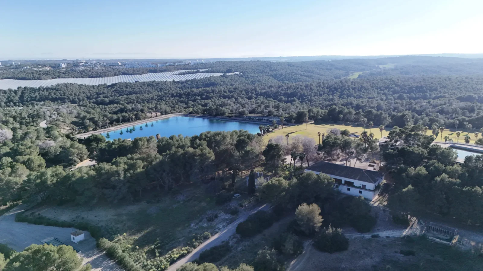 Exklusives 460 Hektar großes Anwesen mit privatem Golfplatz und beeindruckendem Pool - View 2
