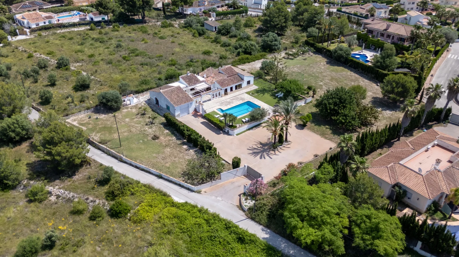 Exclusive villa with large plot in Las Laderas, Jávea - View 3