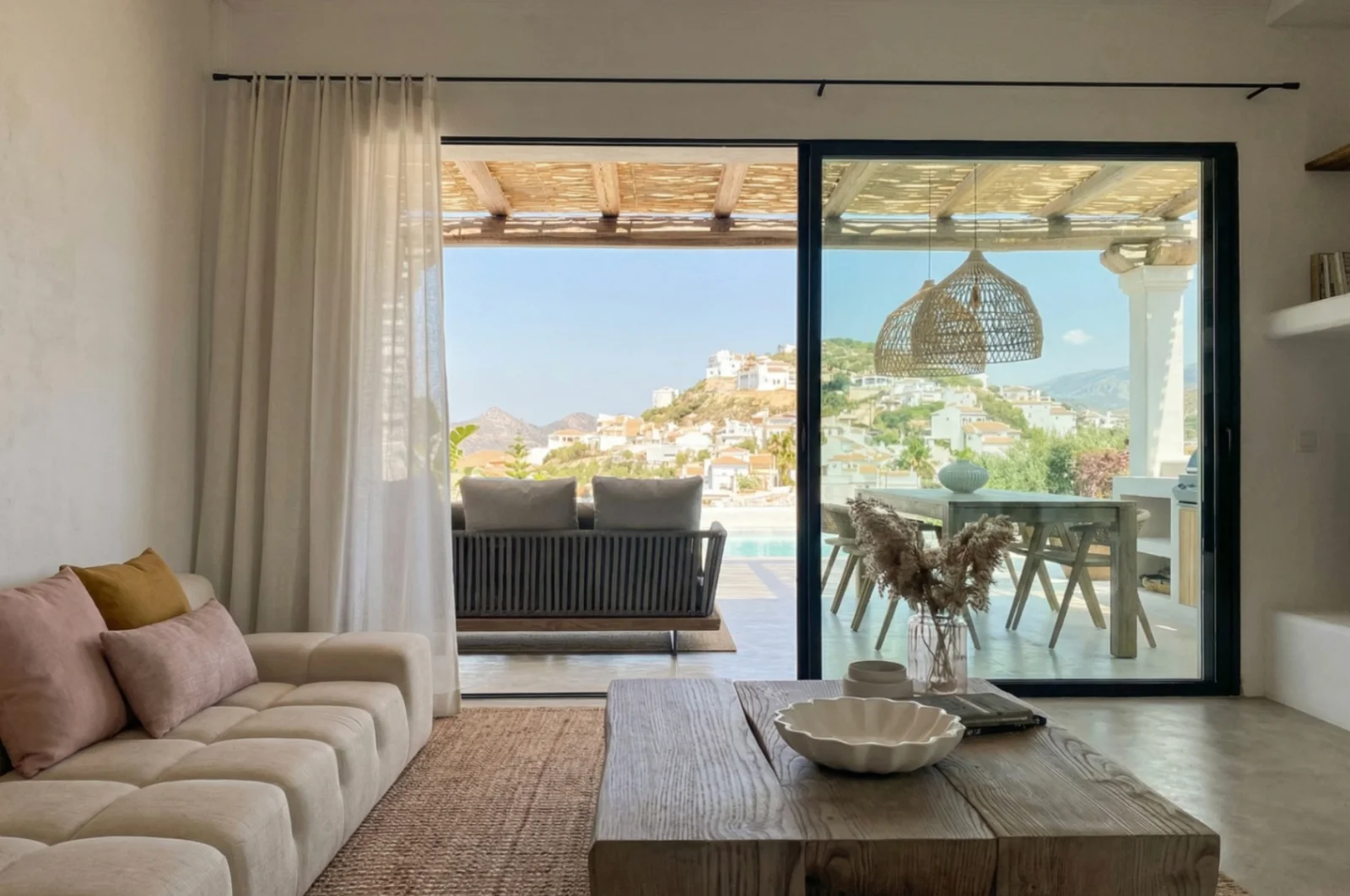 Villa im Ibiza-Stil zum Verkauf in Monte Solana II - View 2
