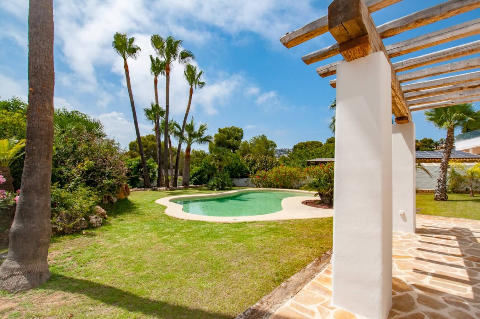 Renovierte Villa im neuen mediterranen Stil in San Jaime - View 3