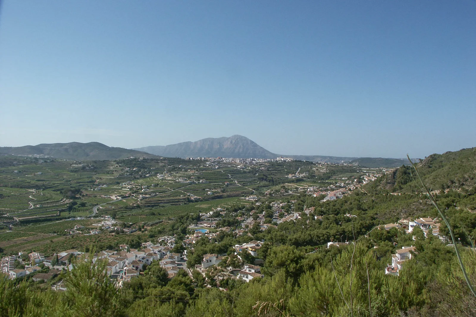 Urban plot with panoramic mountain views - Main